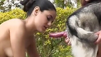 outdoors fuck,woman fucks with animal