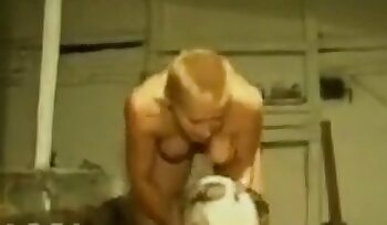 개와 함께하는 포르노,동물원 포르노 영상