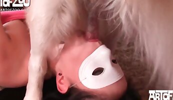 아마추어 및 수제 포르노,여자가 동물과 섹스를 한다